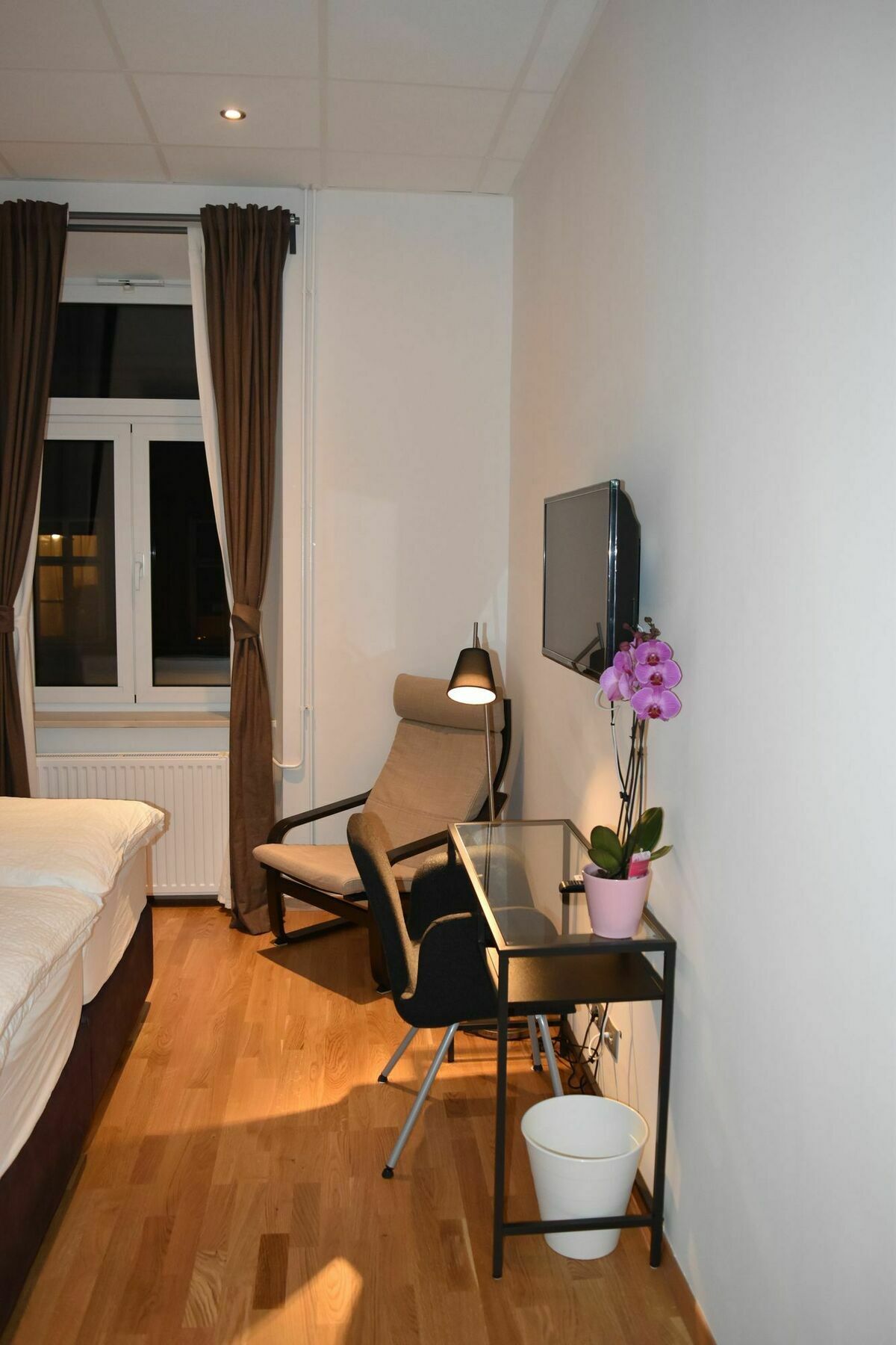 Cool Centre Bed & Breakfast 4*